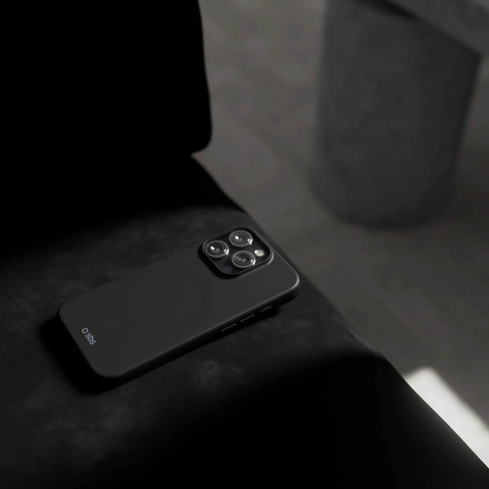 Instinct Mag - cover per iPhone 16 Pro morbida e compatibile con MagSafe - Image 30